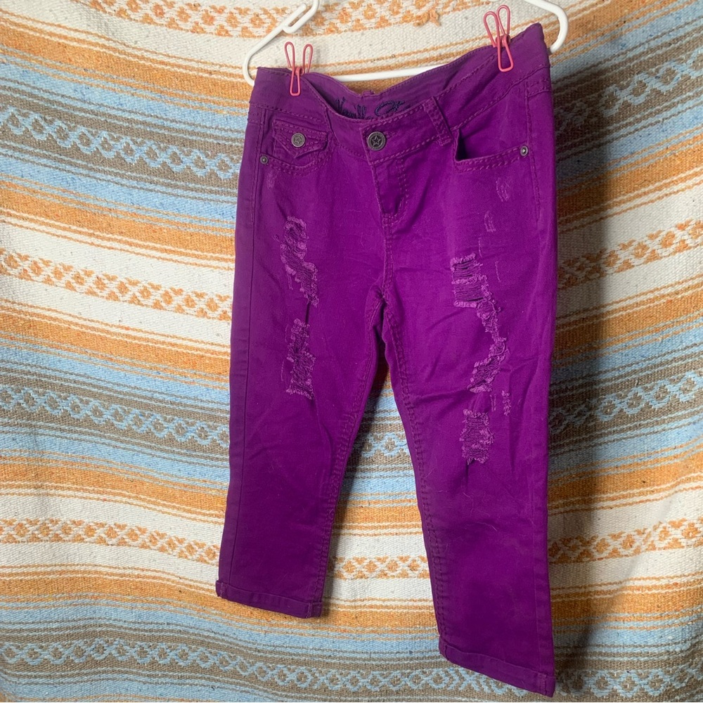 Distressed capris